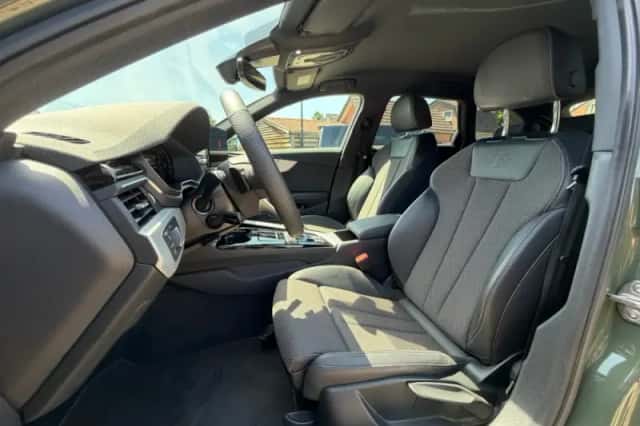 Audi A4 (2024) thumbnail 2