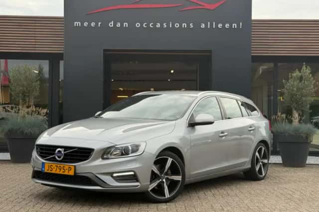 Volvo V60 (2016) thumbnail 1