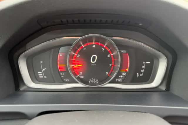 Volvo V60 (2016) thumbnail 4