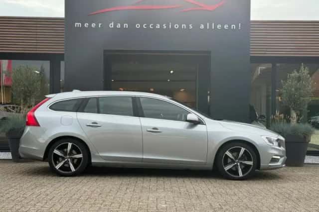 Volvo V60 (2016) thumbnail 5