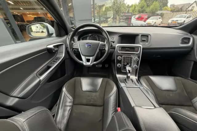 Volvo V60 (2016) thumbnail 6
