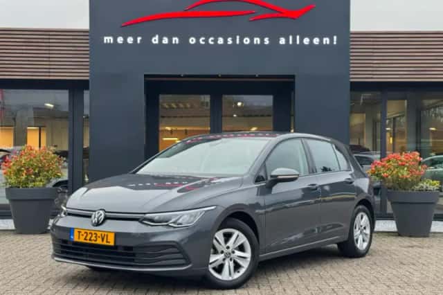 Volkswagen Golf (2023) thumbnail 1