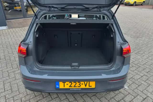 Volkswagen Golf (2023) thumbnail 4