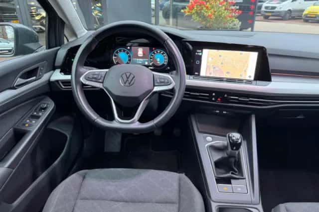 Volkswagen Golf (2023) thumbnail 6