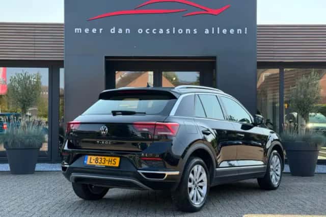 Volkswagen T-Roc (2021) thumbnail 3