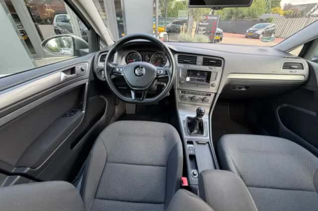Volkswagen Golf (2013) thumbnail 2