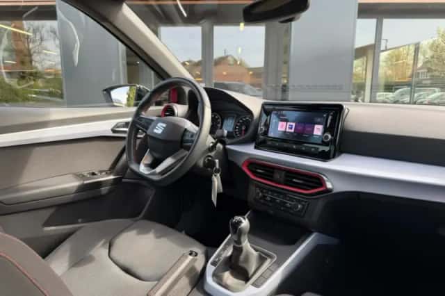 SEAT Arona (2022) thumbnail 2