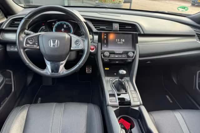 Honda Civic (2017) thumbnail 2