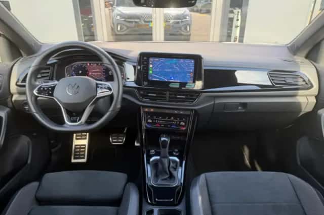 Volkswagen T-Roc (2022) thumbnail 2