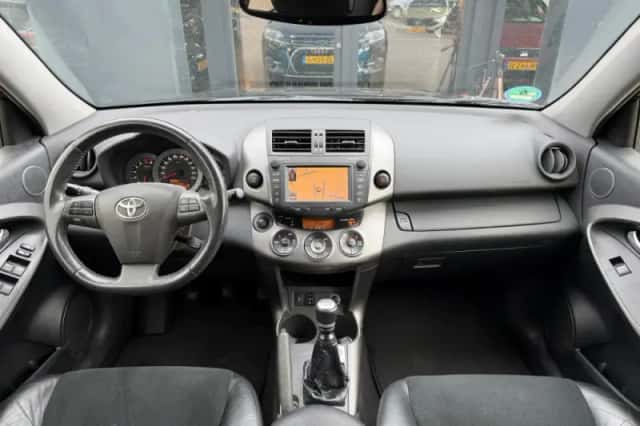 Toyota RAV4 (2012) thumbnail 2