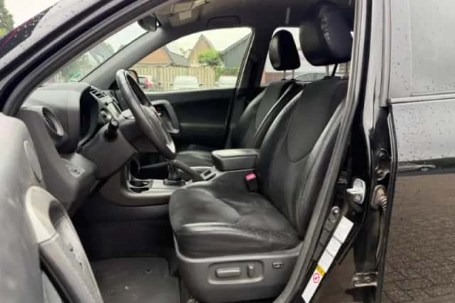 Toyota RAV4 (2012) thumbnail 4