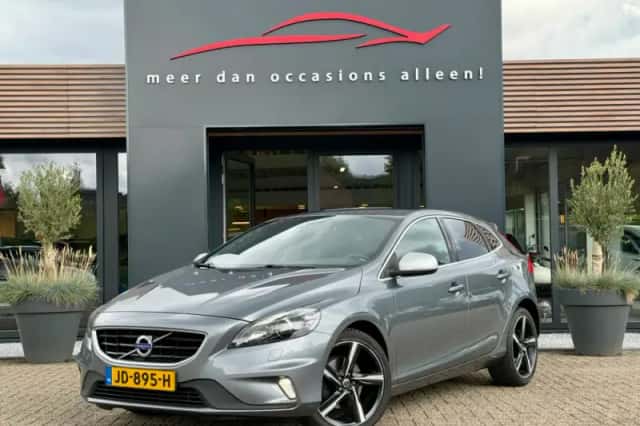 Volvo V40 (2016) thumbnail 1