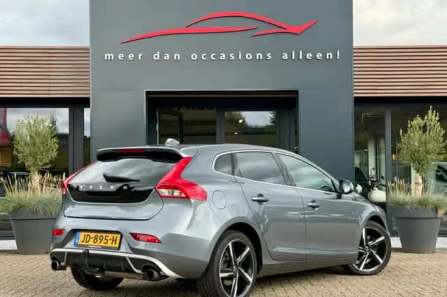 Volvo V40 (2016) thumbnail 3