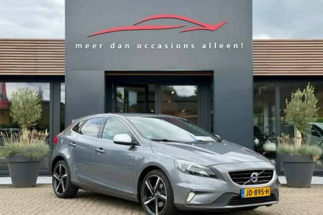 Volvo V40 (2016) thumbnail 4