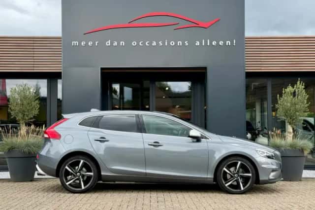 Volvo V40 (2016) thumbnail 5