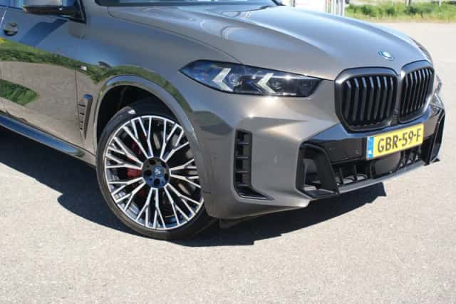 BMW X5 (2024) thumbnail 2