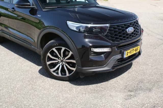 Ford Explorer (2022) thumbnail 2
