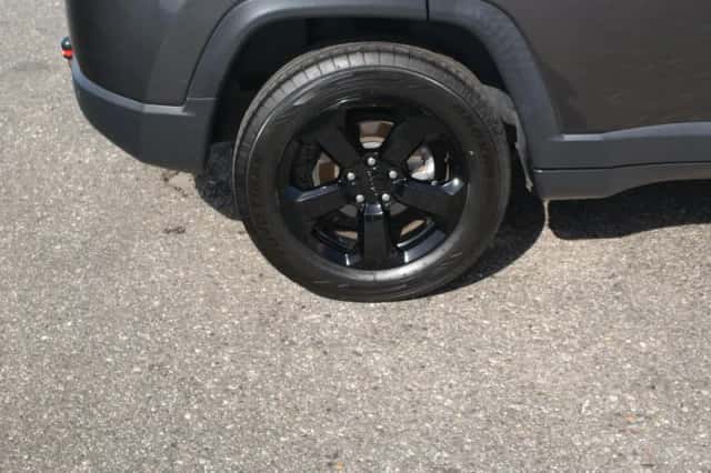 Jeep Compass (2019) thumbnail 3