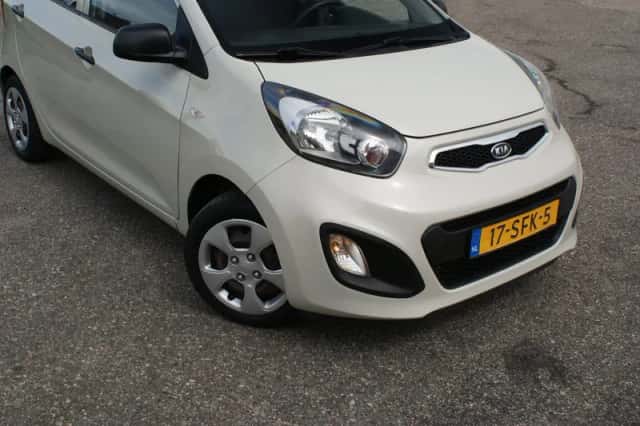 Kia Picanto (2011) thumbnail 2