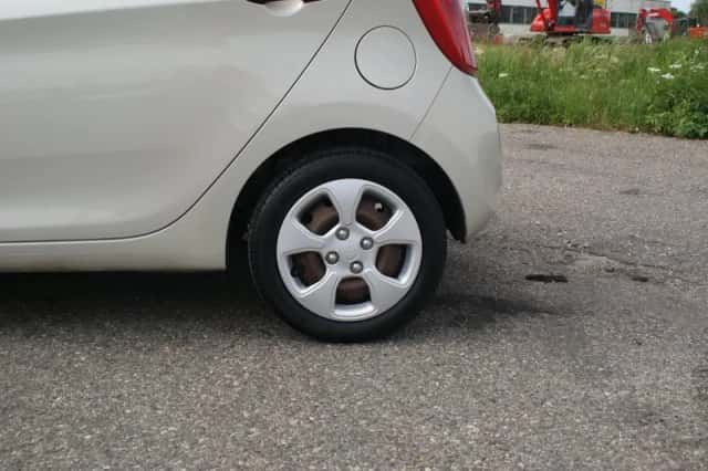 Kia Picanto (2011) thumbnail 3