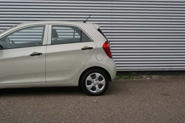 Kia Picanto (2011) thumbnail 6