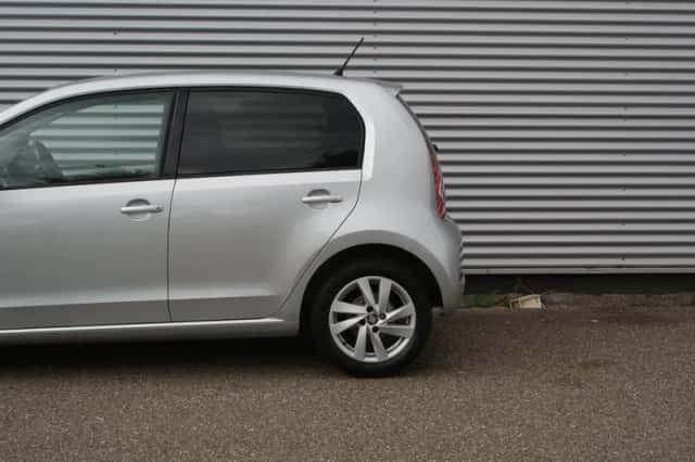 SEAT Mii (2016) thumbnail 6