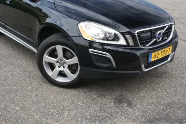 Volvo XC60 (2012) thumbnail 2