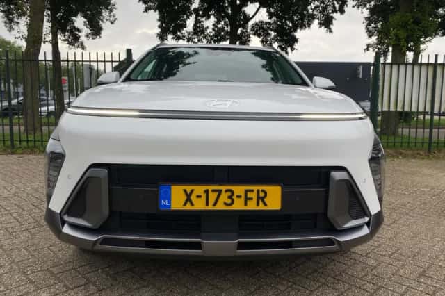 Hyundai Kona (2023) thumbnail 3