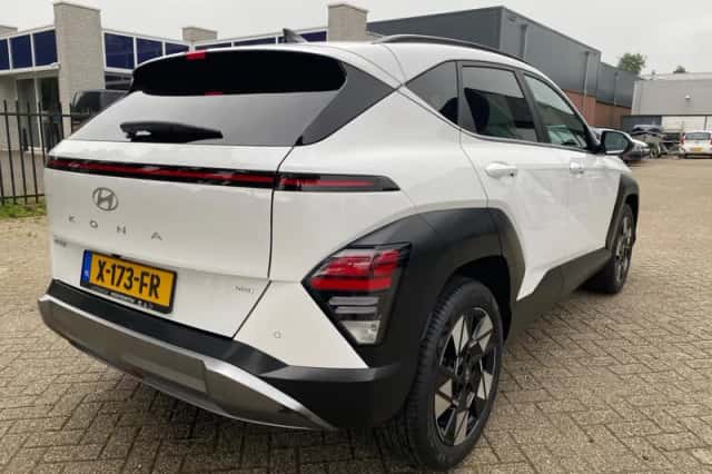 Hyundai Kona (2023) thumbnail 4