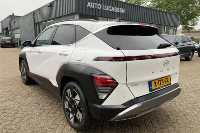 Hyundai Kona (2023) thumbnail 5