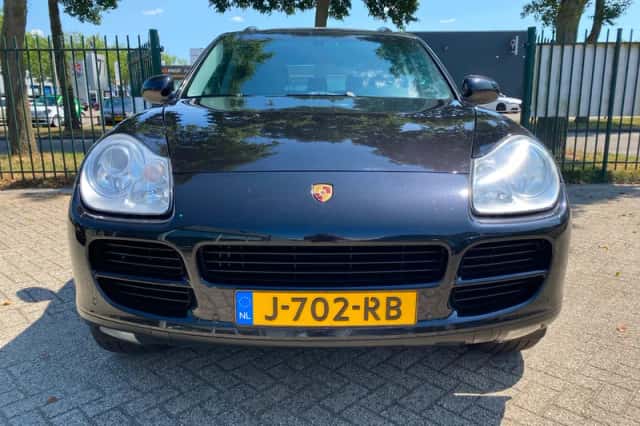 Porsche Cayenne (2005) thumbnail 2