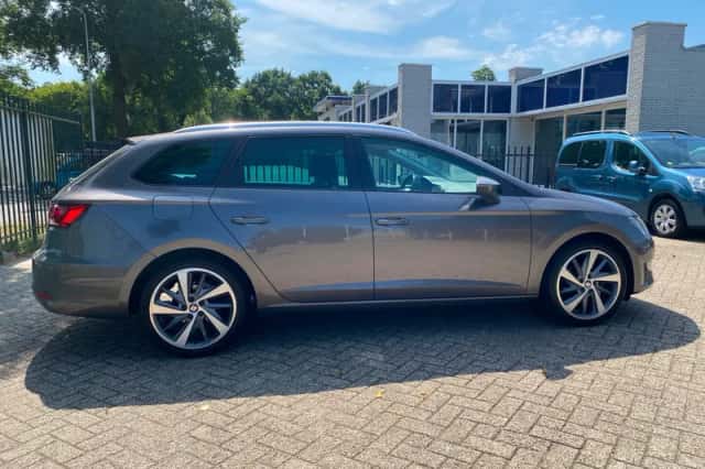 SEAT Leon (2016) thumbnail 4