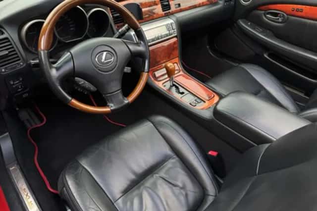 Lexus SC430 (2017) thumbnail 3