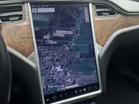 Tesla Model S (2017) thumbnail 11