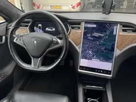 Tesla Model S (2017) thumbnail 9