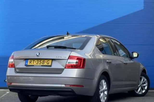 Škoda Octavia (2018) thumbnail 2