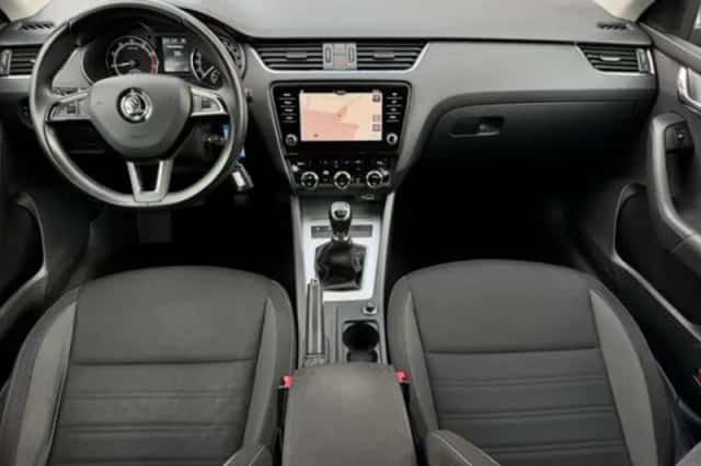 Škoda Octavia (2018) thumbnail 3
