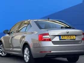 Škoda Octavia (2018) thumbnail 3