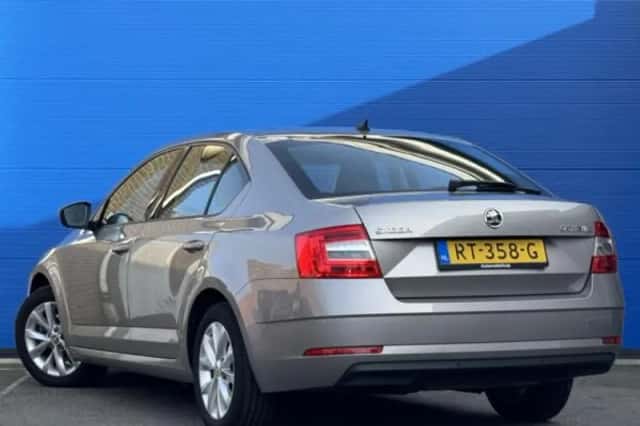 Škoda Octavia (2018) thumbnail 5