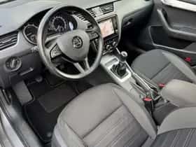 Škoda Octavia (2018) thumbnail 5
