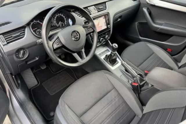 Škoda Octavia (2018) thumbnail 6