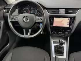 Škoda Octavia (2018) thumbnail 10