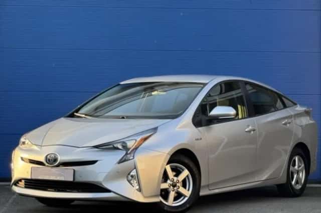 Toyota Prius (2016) thumbnail 1