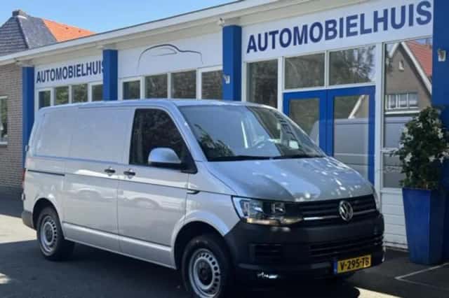 Volkswagen Transporter (2018) thumbnail 2