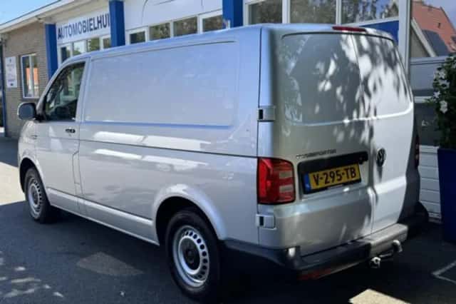 Volkswagen Transporter (2018) thumbnail 3