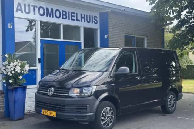 Volkswagen Transporter (2016) thumbnail 1