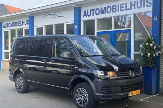 Volkswagen Transporter (2016) thumbnail 2