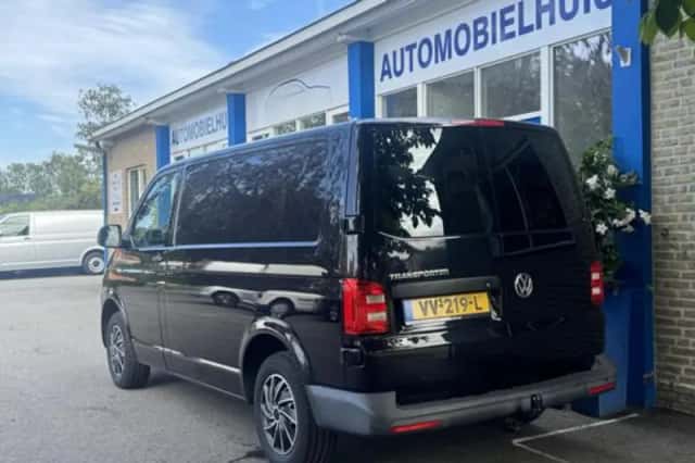 Volkswagen Transporter (2016) thumbnail 3