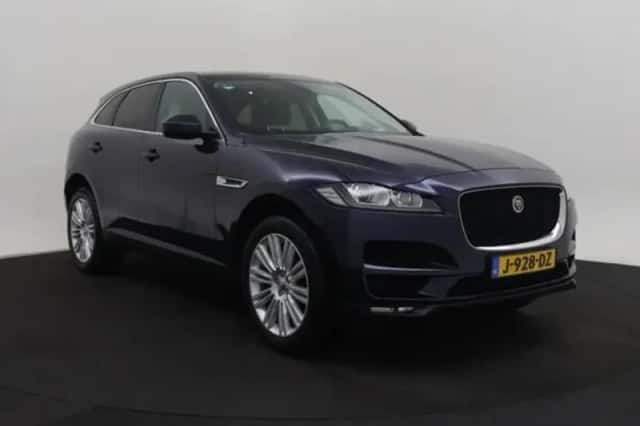 Jaguar F-Pace (2017) thumbnail 2