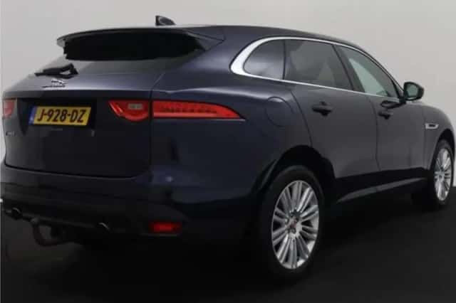 Jaguar F-Pace (2017) thumbnail 3